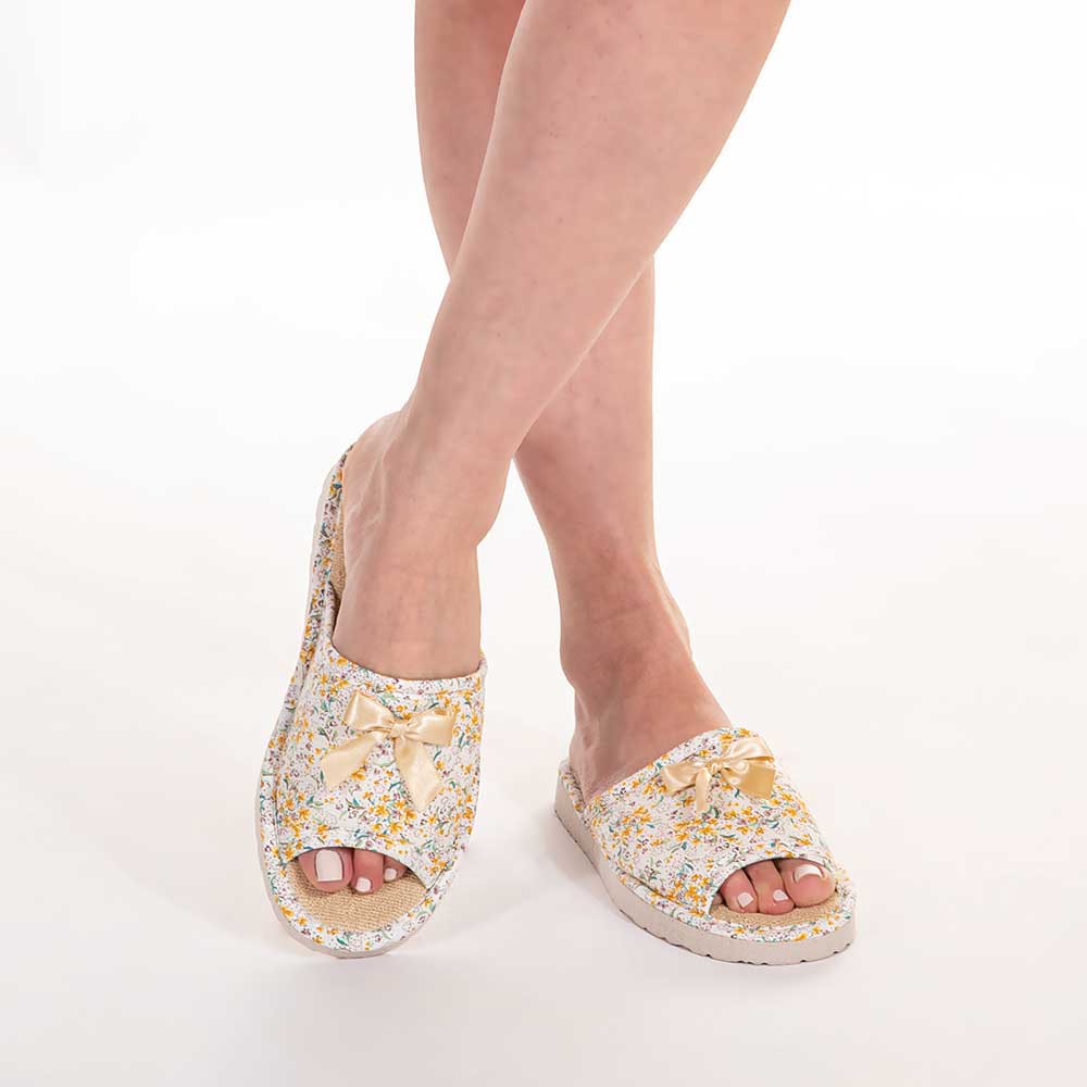 Γυναικείες Παντόφλες Ανοιχτές “Κίτρινο Floral” – Χειροποίητες Ελληνικής Κατασκευής Παντόφλες Γυναικείες Amaryllis Slippers 2 Γυναικείες Παντόφλες Ανοιχτές "Κίτρινο Floral" – Χειροποίητες Ελληνικής Κατασκευής - Image 2